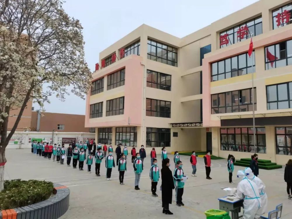 疫情防控携手并肩防疫情平安校园伴我行潼关县城关镇城北小学扎实做好