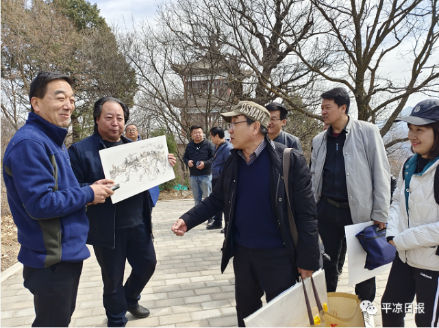 平凉画家在崆峒山采风