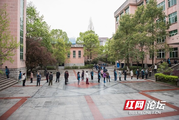 在麻阳一中核酸检测的现场感受到了什么是中国力量