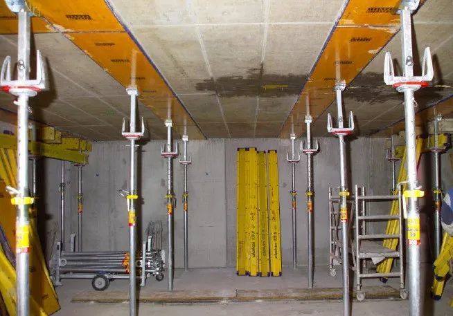 独立式钢支撑▼工程实例水平模板早拆支撑系统塔形架支撑系统胶合板木