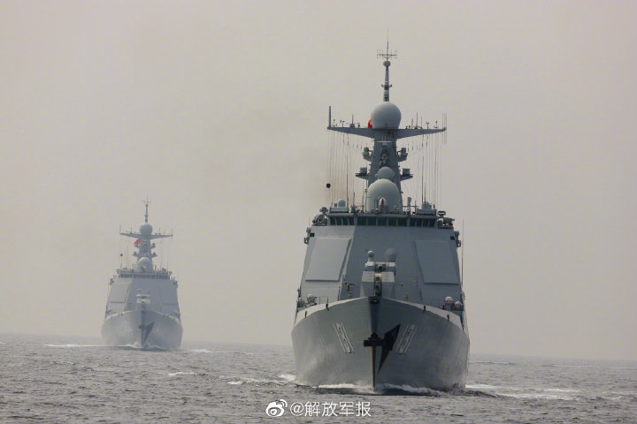 追风逐浪！海军某驱逐舰支队开展实战化训练讨论圣诞节的英语对话