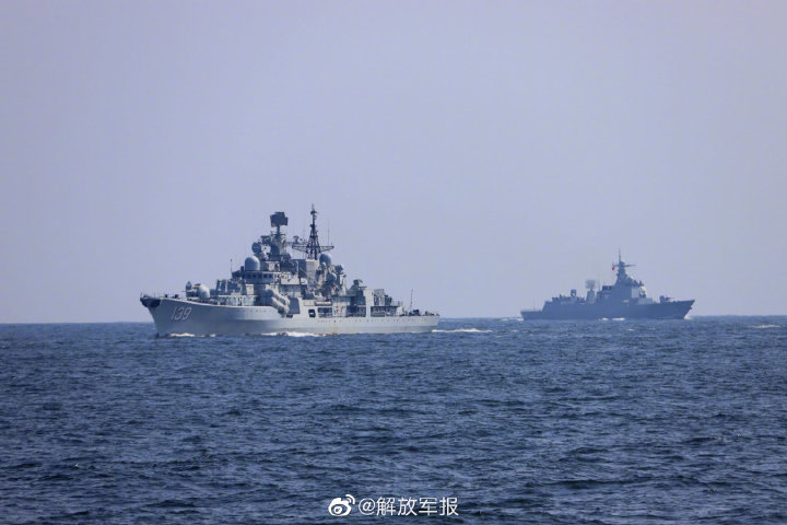 追风逐浪！海军某驱逐舰支队开展实战化训练讨论圣诞节的英语对话