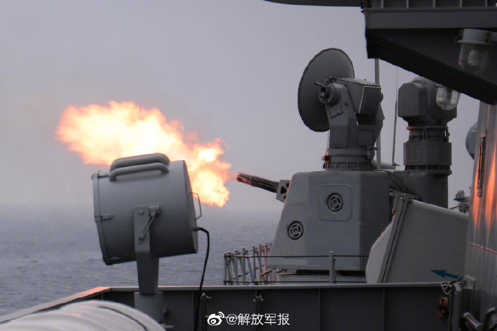 追风逐浪！海军某驱逐舰支队开展实战化训练讨论圣诞节的英语对话
