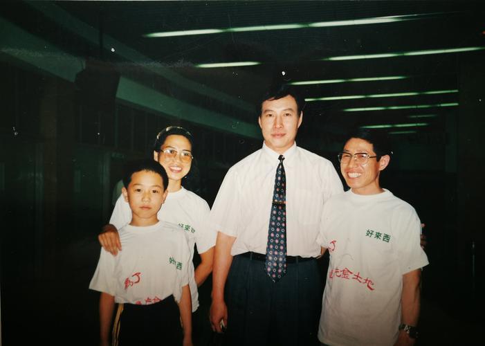 玉兰树下告白董贞琼,许下承诺,如今41年过去了,魏积安实现了吗_腾讯