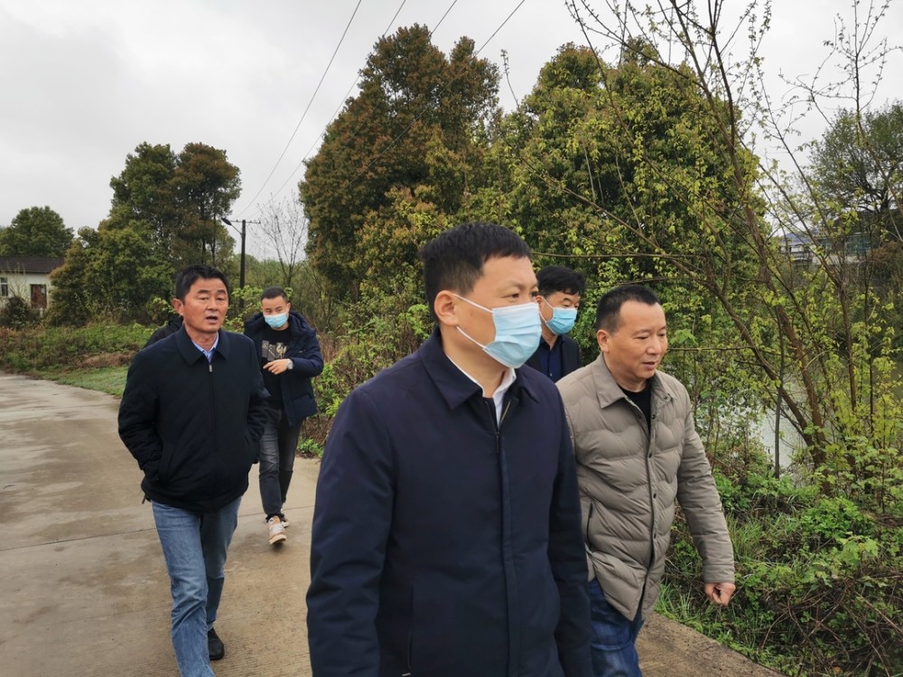 李亚江巡查一道撇洪渠