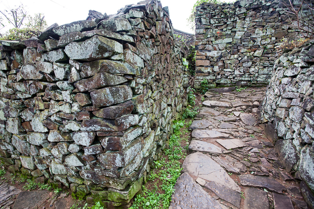 浙江宁波有个石头村,风景如画民风淳朴,露营旅行选它没商量