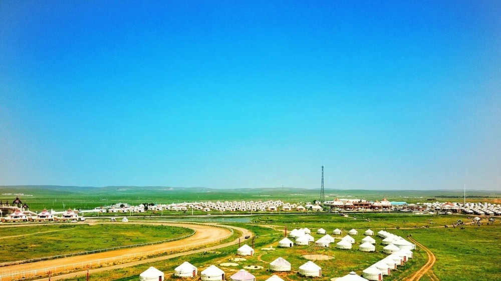 青海塔拉滩建太阳能电厂结果成了一座牧场