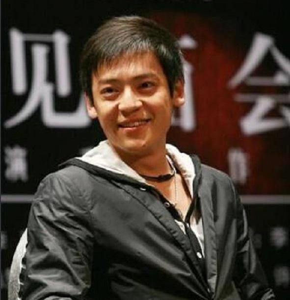 他在演艺圈摸爬滚打多年今凭一角爆红才知道他爹原来是巍子