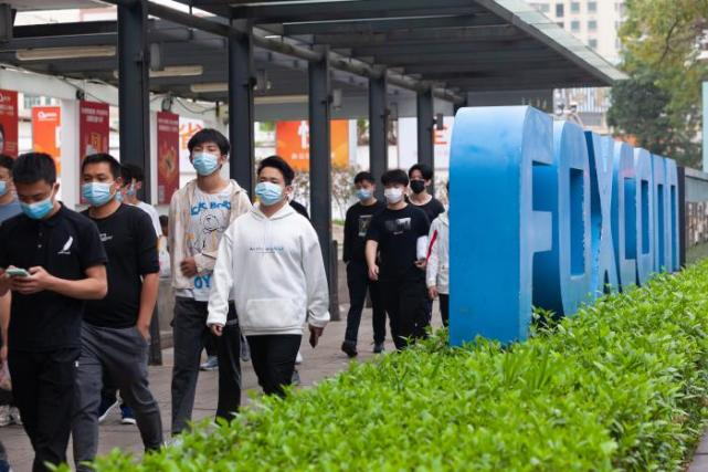 值得一提的是,富士康龍華與觀瀾廠區均有idpbg 事業群生產線,idpbg即