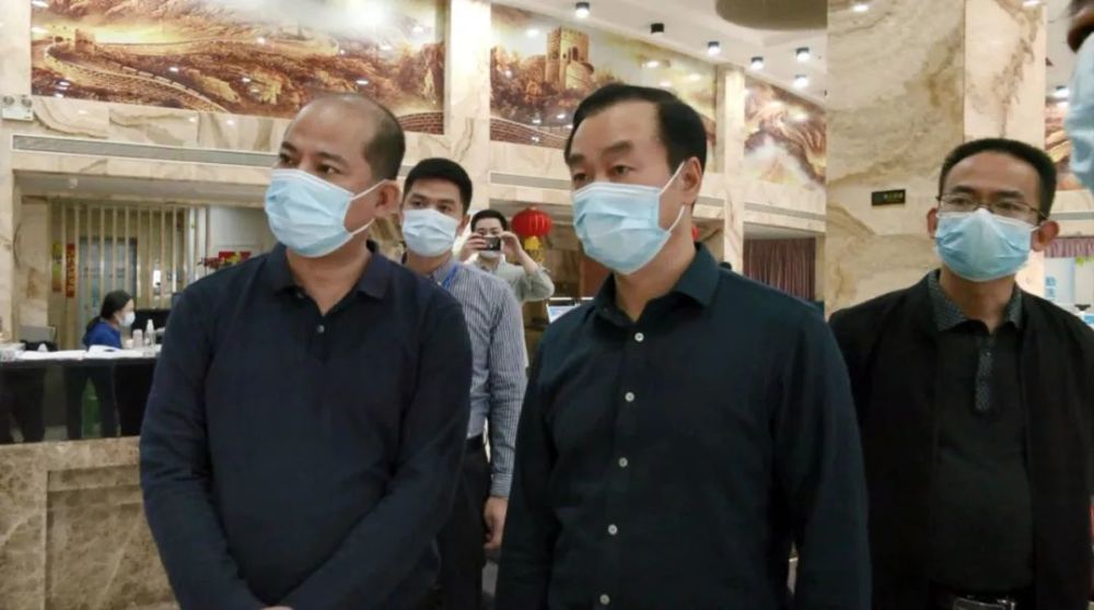 县领导戴文利,蓝主保,冯建辉参加活动.