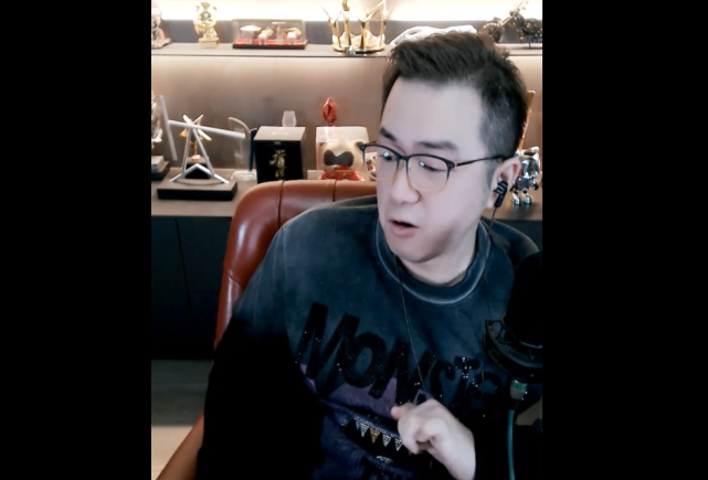 老毕中午直播粉丝带青蛙的节奏,老毕挺懵不知道啥事,老毕说隔壁的事情