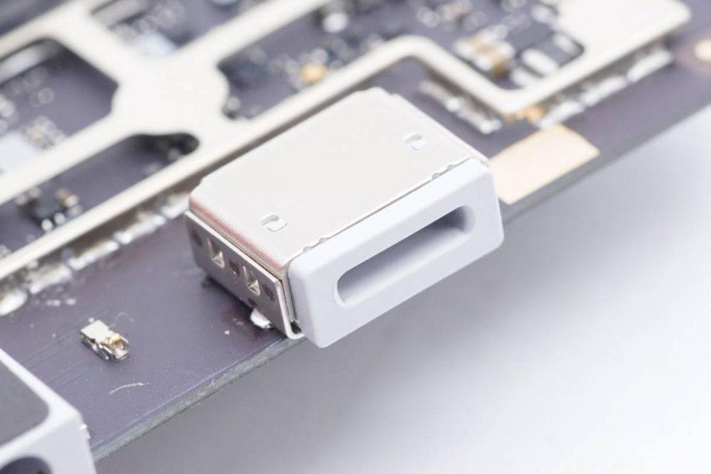 工艺品级的用料做工苹果绝版iphone闪电基座拆解纪念