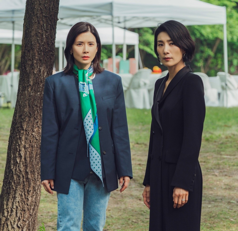 李宝英去年在狗血剧《我的上流世界》中,跟金瑞亨上演豪门妯娌复仇记