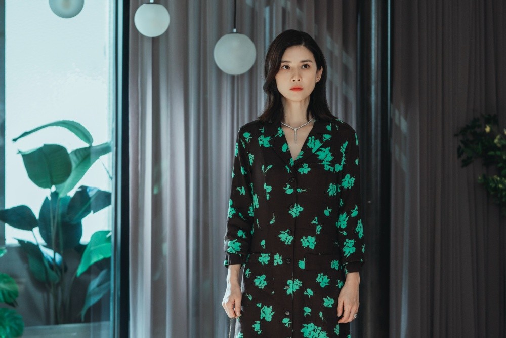 李宝英去年在狗血剧《我的上流世界》中,跟金瑞亨上演豪门妯娌复仇记