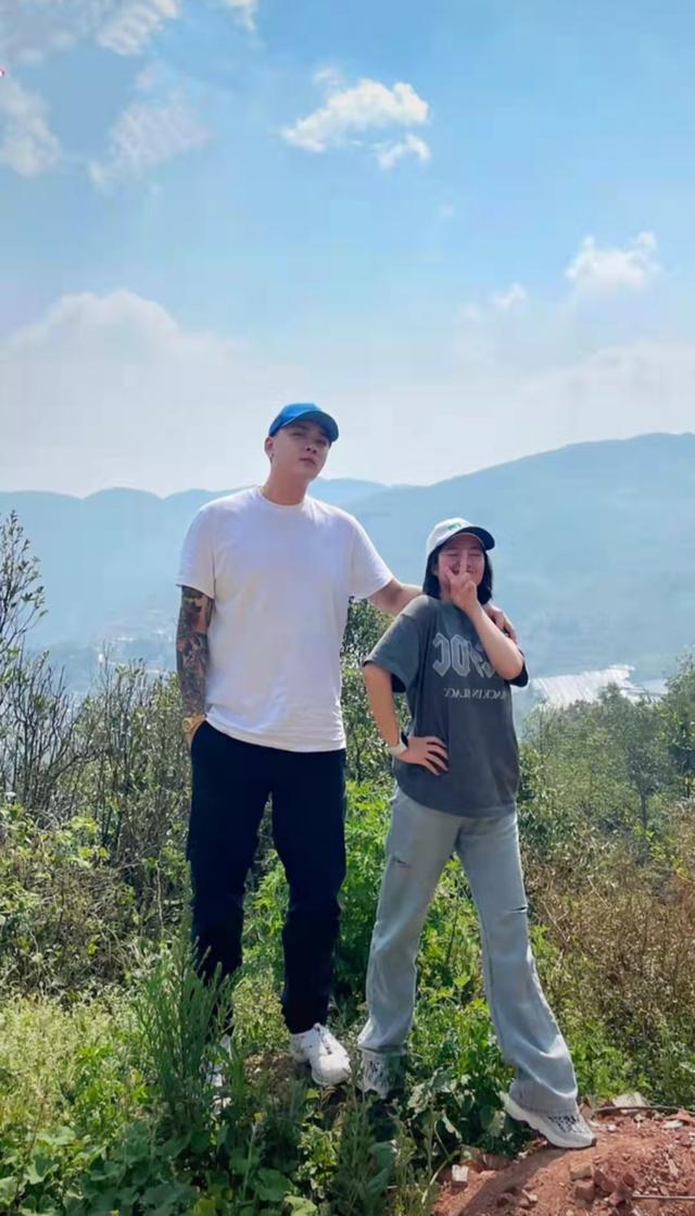 崔晋晒与李勒优合照,被夸好哥哥,网友:还我帅哥