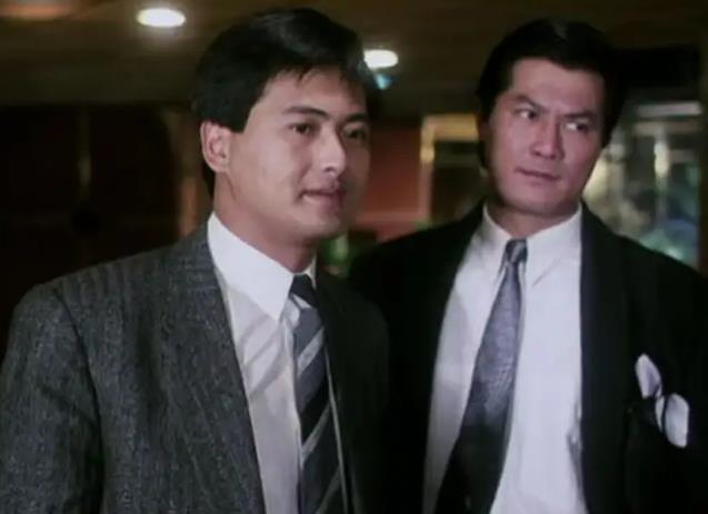 邓光荣也如愿以偿地跟周润发合作了《江湖龙虎斗》,电影中,邓光荣总是