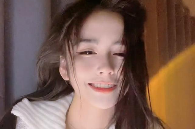 网红安妮被逼离家出走,原来后妈才是背后大佬?