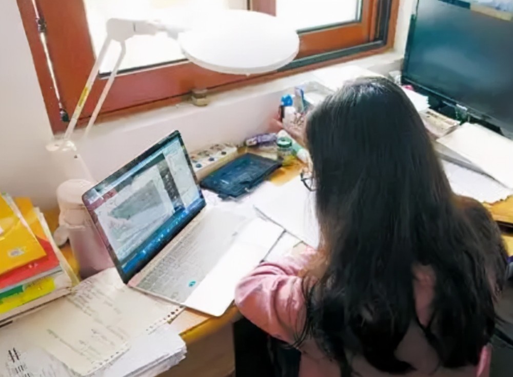 武汉一女大学生上网课，因名字太萌而成为焦点，家长起名很有想法