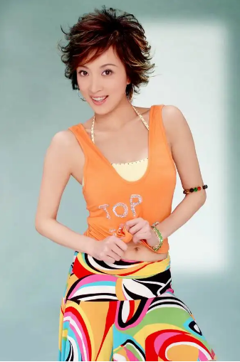 金巧巧直播被喊奶奶,霸气回怼网友是孙子,网友有资本就不一样_腾讯