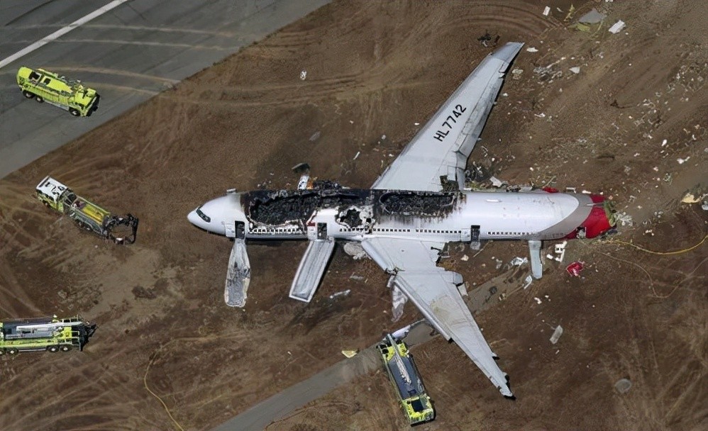737飞机坠落图片图片