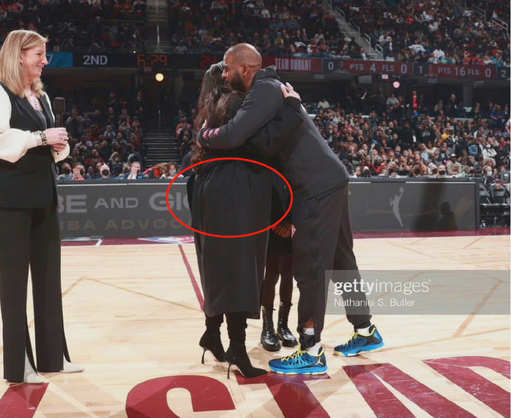 瓦妮莎近照发福明显,肚子圆润被质疑怀孕,只是可惜科比了_腾讯新闻