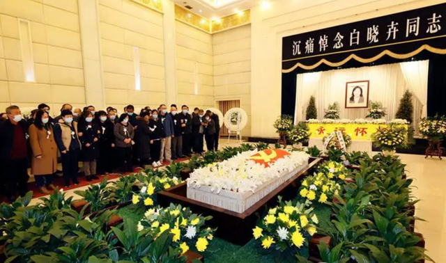 白晓卉同志遗体告别仪式举行李干杰周乃翔葛慧君杨东奇前往送别