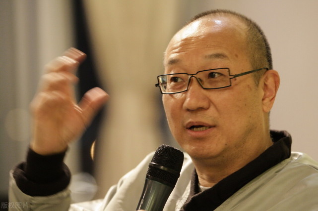 冯仑的回答是:"如果我现在 18 岁,我会选择上学,去清华,北大读书.