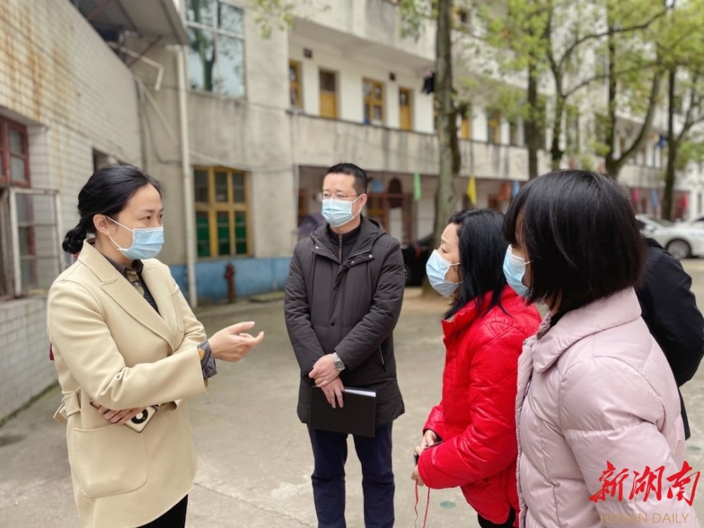 祁东县委副书记魏春生一行到归阳镇第二中心小学督导疫情防控工作