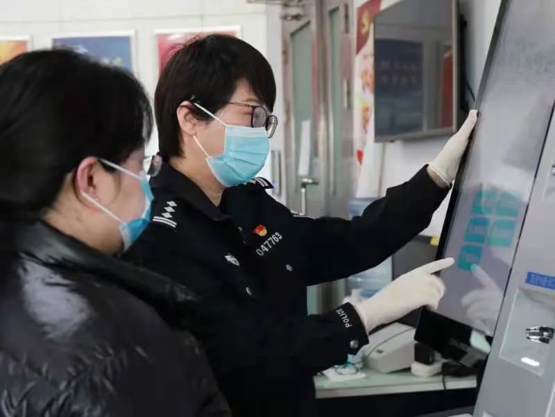 上海警察抗疫图片图片