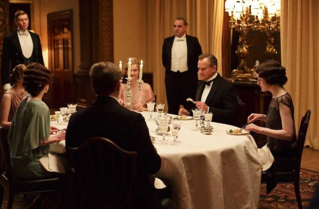 无法理解的餐桌礼仪:因纽特人饭后167个屁67,才是满意的表现