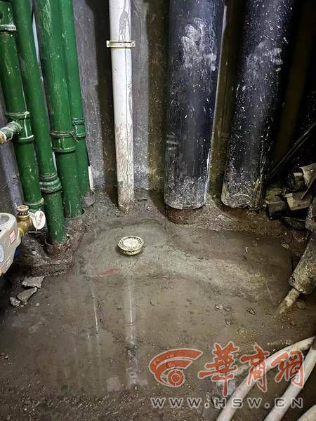 中国铁建花语城小区水井漏水业主家遭殃施工方表示会承担损失