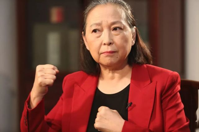 台湾演员方芳定居北京生活逛平价菜场接地气买大块肉称馋死了