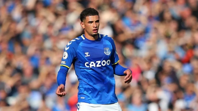 英媒:纽卡斯尔联有意在今夏继续追求埃弗顿中后卫戈弗雷