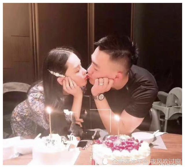 张馨予何捷同框照曝光,夫妻俩手举酒杯,疑为女儿庆祝三岁生日_腾讯