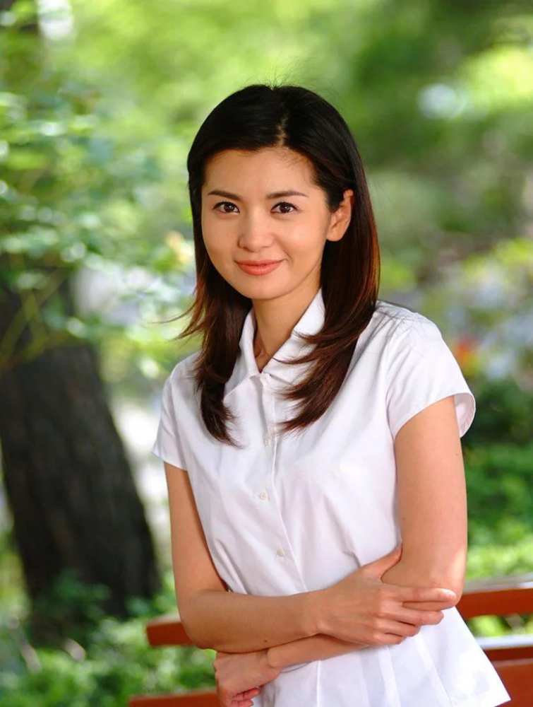 曾主演过《人鱼小姐》,《妻子的诱惑》等热门韩剧的韩国著名女演员张