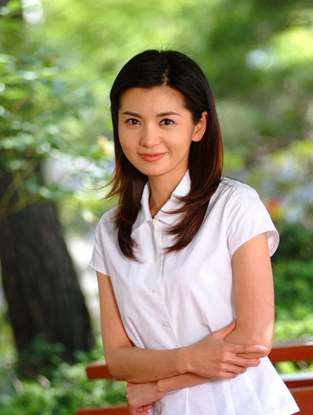 人鱼小姐张瑞希时尚画报公开50岁青春依旧但你认得出来吗