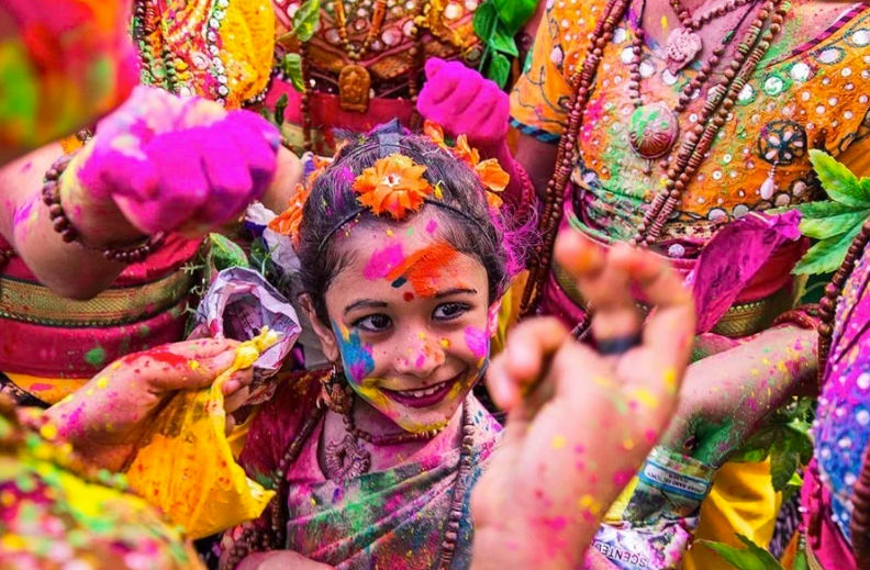 印度举国庆祝 "爱的节日" 洒红节拉开帷幕 迎接春天的到来_腾讯新闻