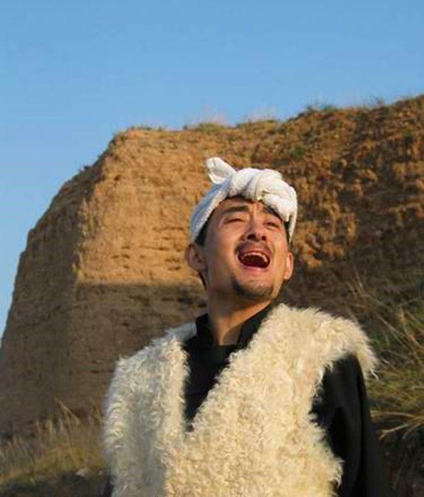 他曾因星光大道走红,身份造假遭封杀,如今生活凄惨求粉丝打赏插图1