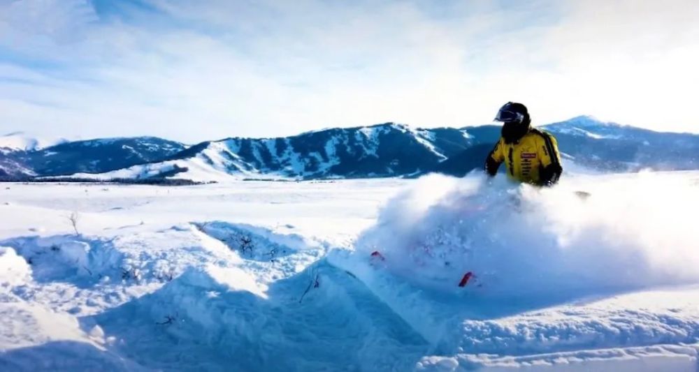 喀纳斯野雪滑雪场3天4晚超值连住连滑套餐,抓住雪季的尾巴,实现粉雪