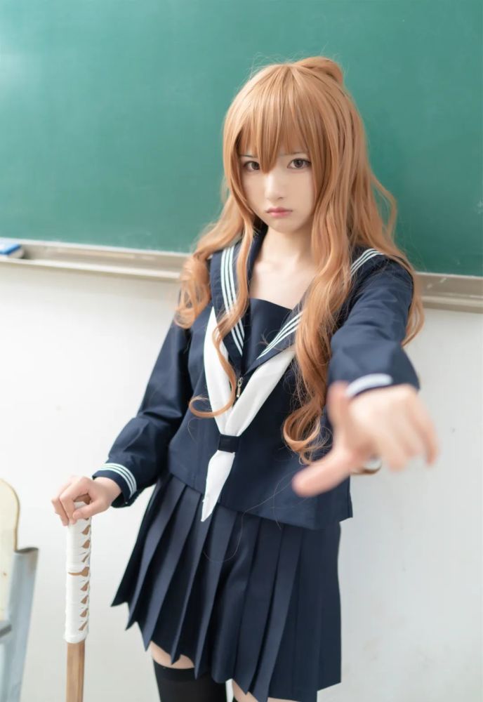jk少女丨教室终于安静下来了