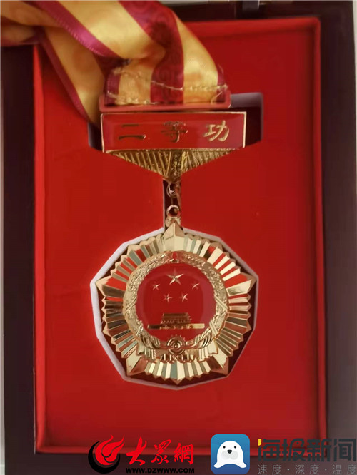 我与菏泽丨一家3位消防员参与灭火5000余次金色奖章见证铮铮誓言