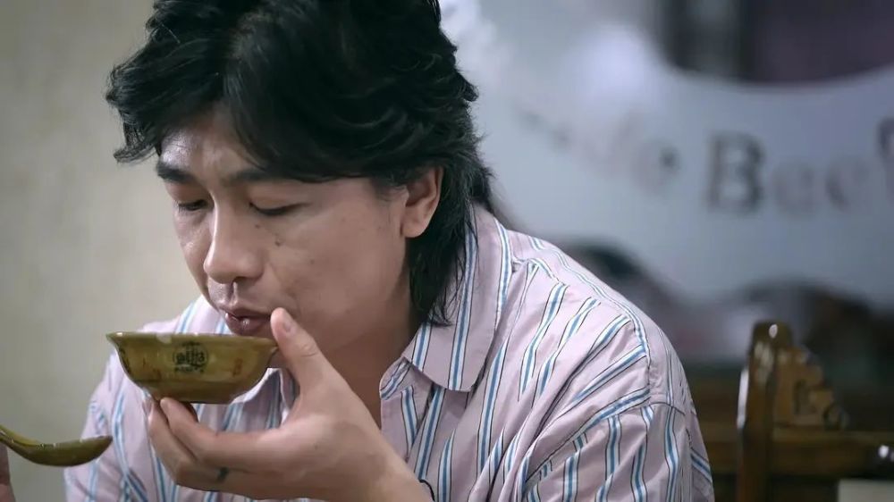 如同刘堃的乐队由不同的人和乐器组成,他们也常去吃这种称为热锅子的