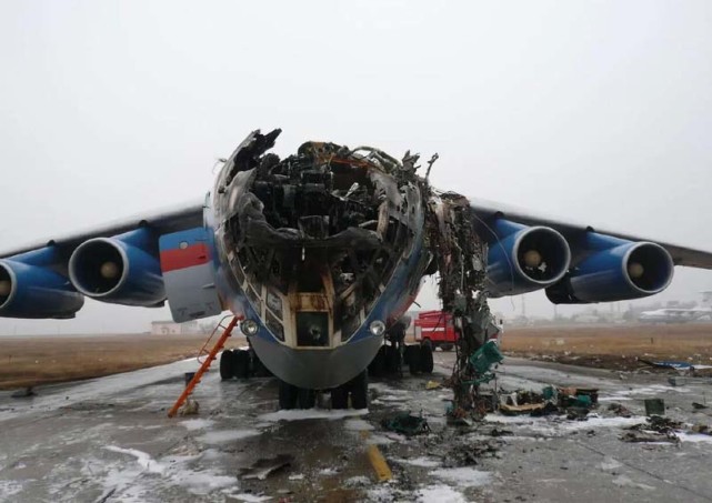 一,特内里费空难,583人死亡,飞行员航管失误.