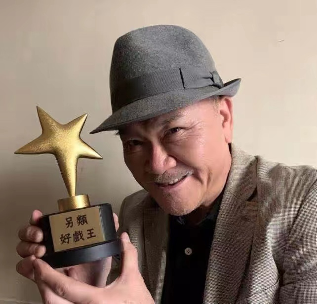 tvb戏骨郑恕峰定居内地戴破帽吃路边小馆曾被辞退靠商演为生
