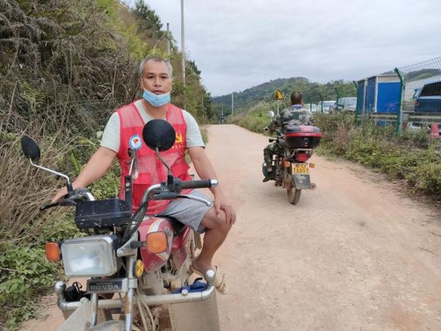 藤县人自发踊跃参与救援从这两位村民身上可见一斑