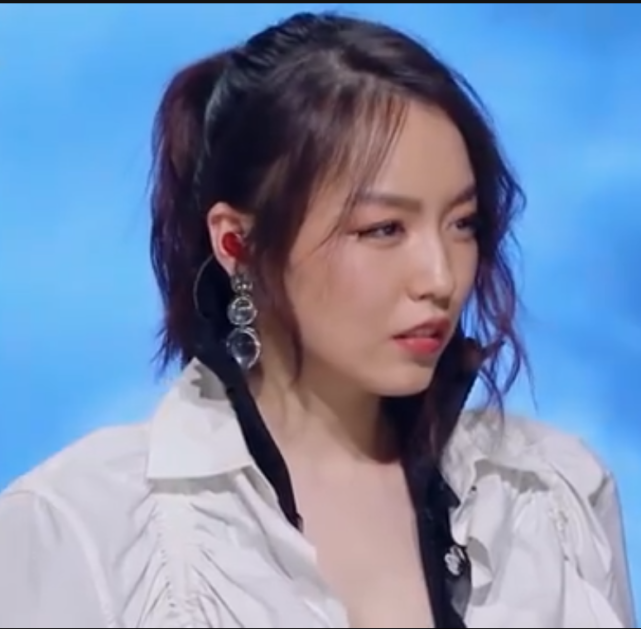 挤走主唱,替身被吐槽后又后悔,糊掉的飞儿乐队真该学学凤凰传奇|韩睿