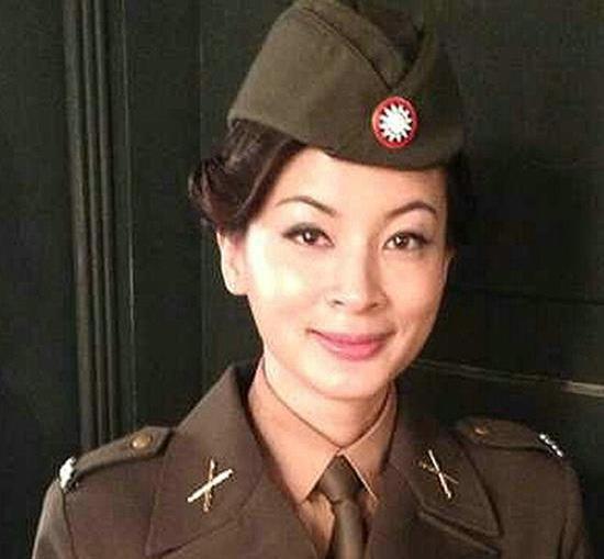 抗战胜利后,在戴笠的安排下,钮梅波又摇身一变,成为军统的上校高官.