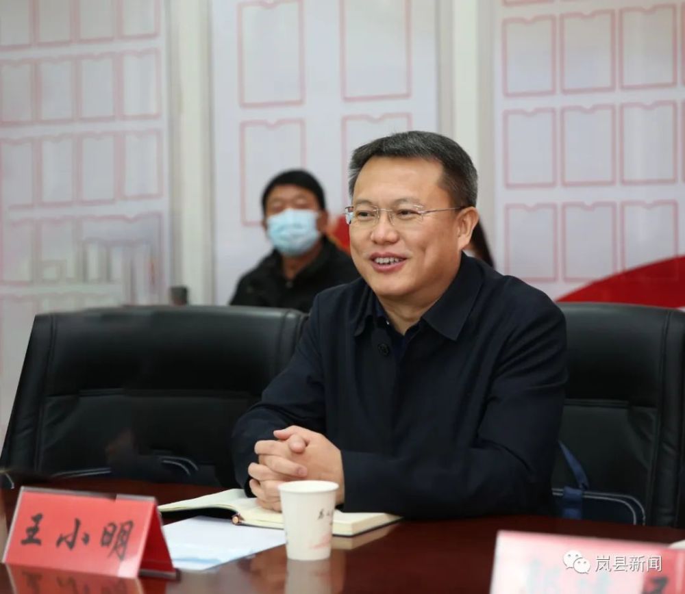 岚县王小明以县人大代表正式候选人身份与选区选民见面