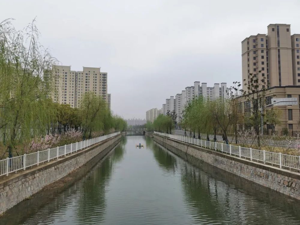 新顾城围绕生态,健康,智慧,人文,乐活五大定位,按照