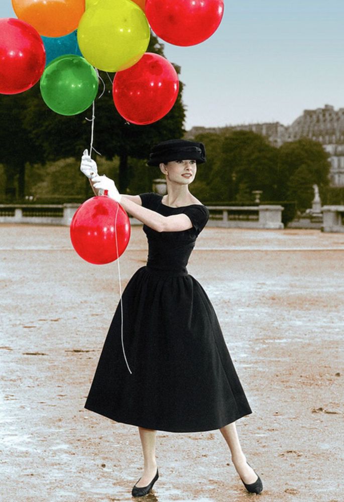 看到穿搭精致的晚年赫本每条皱纹里都藏着优雅你还害怕变老吗